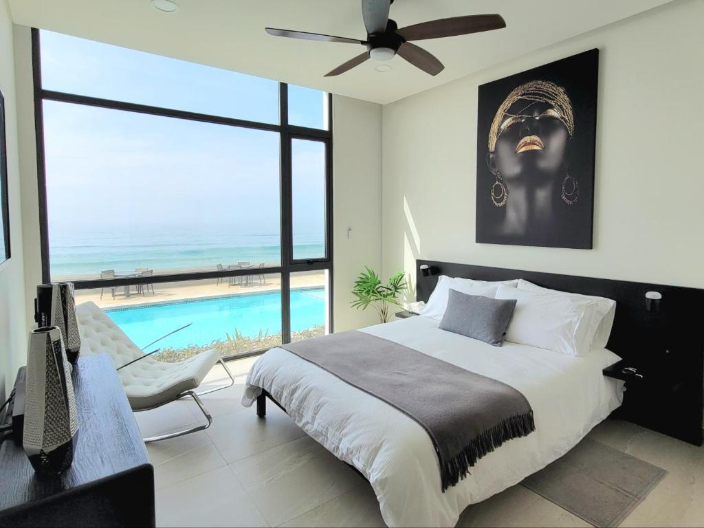 Postel nebo postele na pokoji v ubytování Luxury Beachfront Condo in Rosarito Pool & Jacuzzi