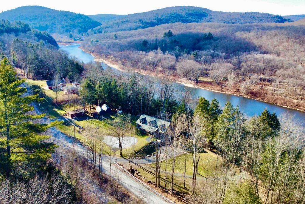 The River House with Hot Tub, Equinunk (updated prices 2024)