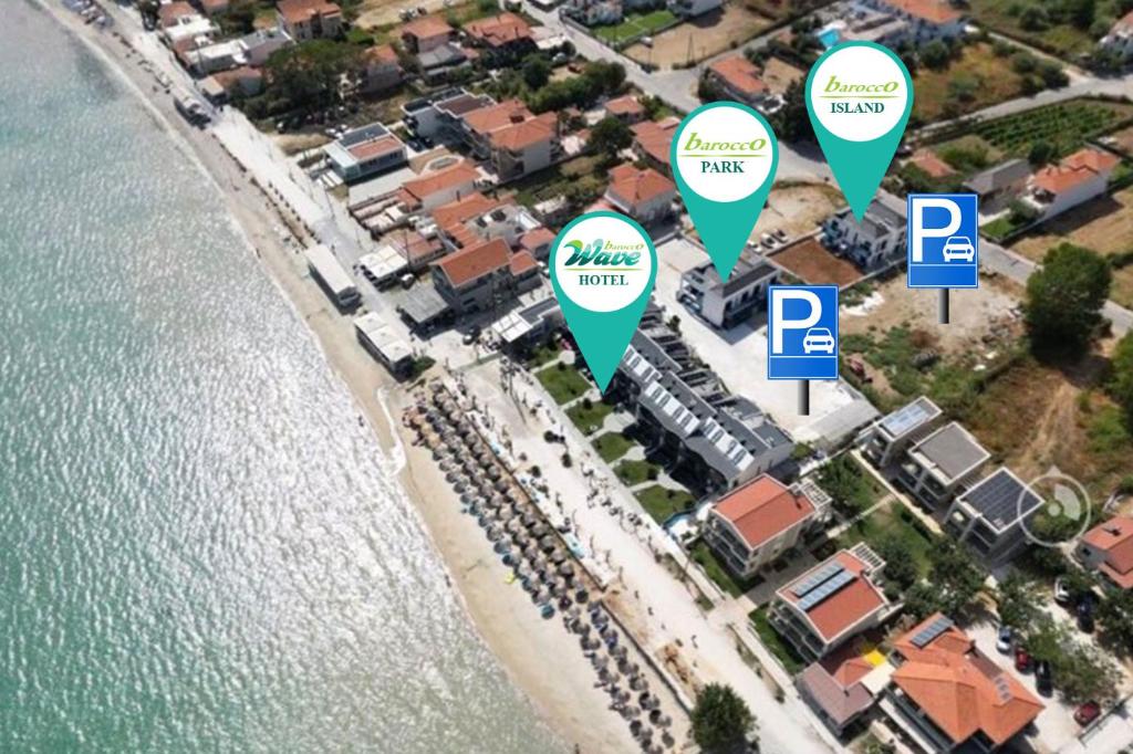 una vista aerea di una spiaggia con le parole p e parcheggio di Barocco Park a Skala Potamias