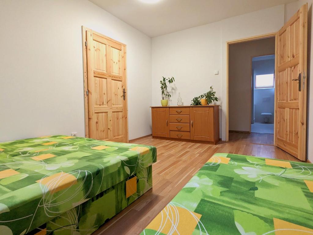 Posteľ alebo postele v izbe v ubytovaní Apartmány u Bernardů