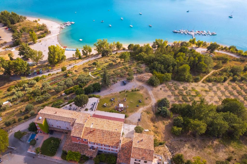 an aerial view of a resort and the beach at Auberge des Salles in Les Salles-sur-Verdon