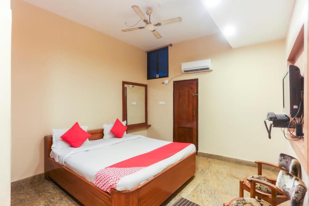Säng eller sängar i ett rum på Hotel Famy Palace