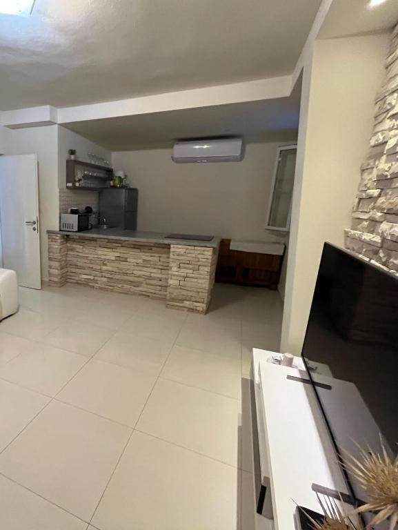 A cozinha ou cozinha compacta de Holiday house Karla