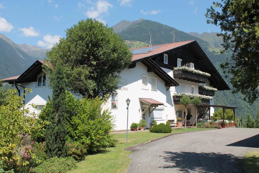 Nespecifikovaný výhled na hory nebo výhled na hory při pohledu z hotelu