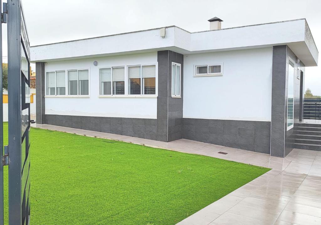 Το κτήριο όπου στεγάζεται  η παραθεριστική κατοικία