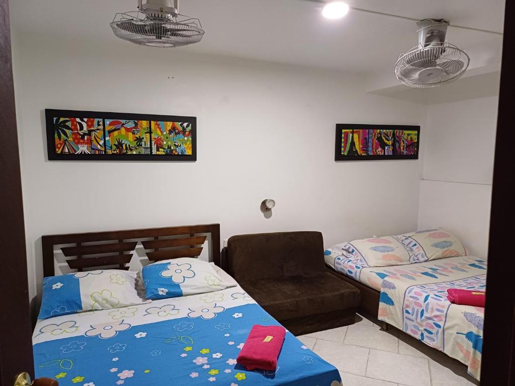 Postel nebo postele na pokoji v ubytování Casablanca Hostel Cali B&B