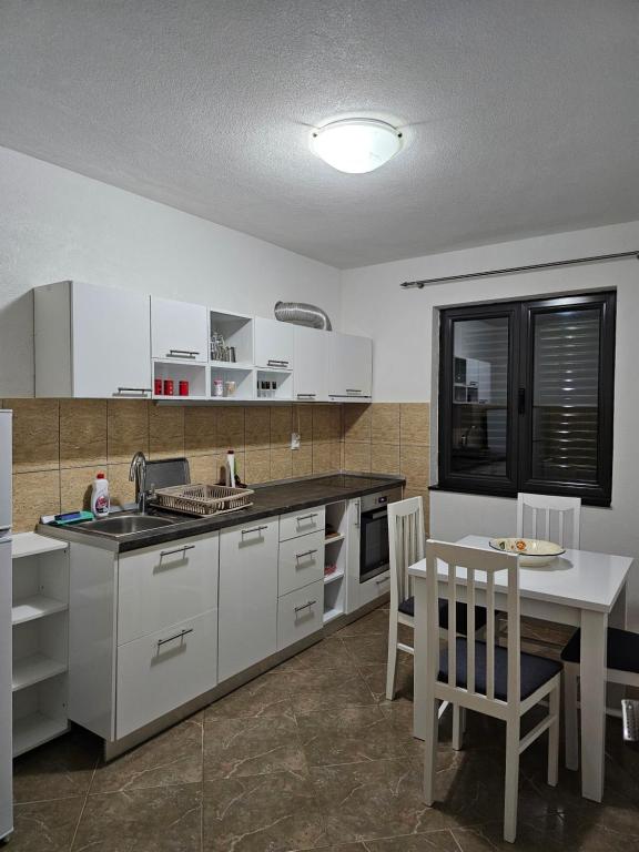 Apartments Vraneš Tivat - Two-Bedroom Apartment