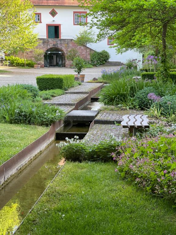 Afbeelding uit fotogalerij van Gästehaus Krone in Holzkirchen
