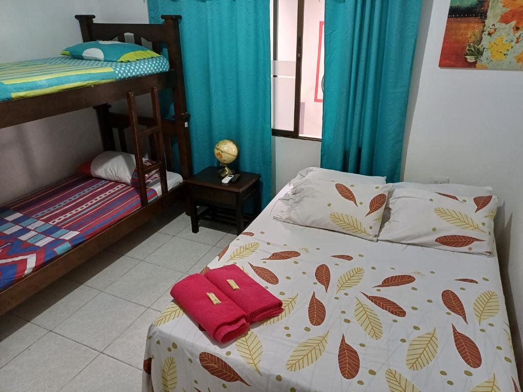 Postel nebo postele na pokoji v ubytování Casablanca Hostel Cali B&B