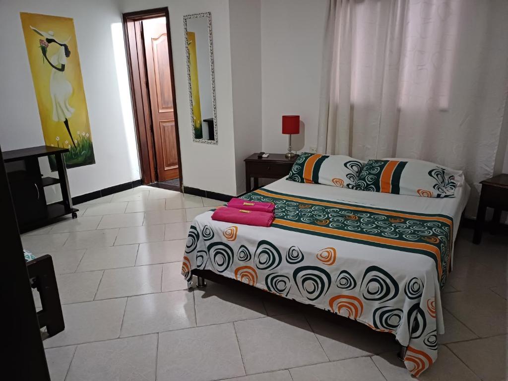 Postel nebo postele na pokoji v ubytování Casablanca Hostel Cali B&B