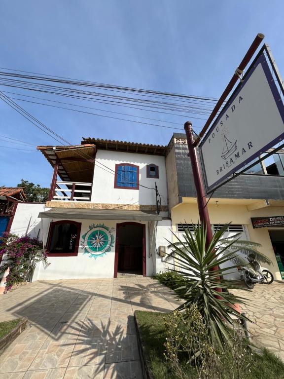 a building with a sign in front of it at Pousada Brisamar Paraty in Paraty