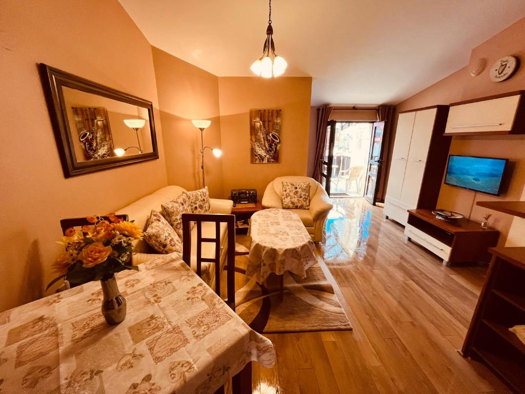 TV a/nebo společenská místnost v ubytování Marina Apartment - Mountain View