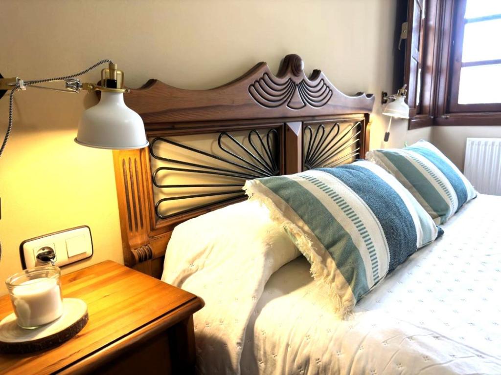 A bed or beds in a room at Los Robles Andrin