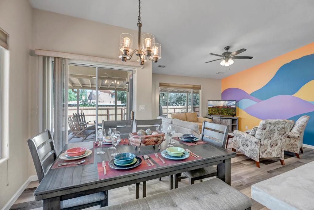 Cottonwood Cork and Barrel Walking Distance to Downtown!, Cottonwood