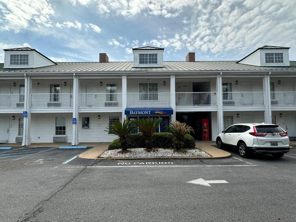 Baymont Inn and Suites  Thomasville