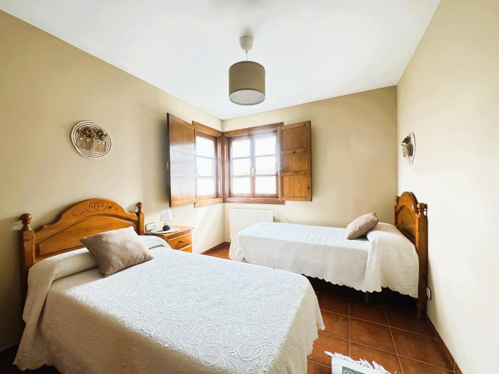 A bed or beds in a room at Los Robles Andrin