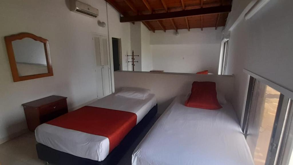 Postel nebo postele na pokoji v ubytování Hotel Laureles 70