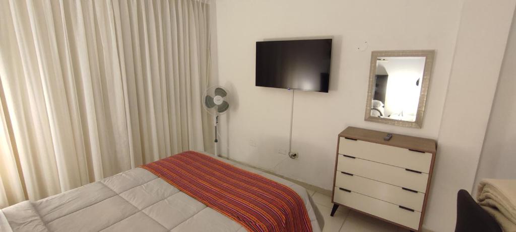 TV a/nebo společenská místnost v ubytování Lima Airport Sumaq Home