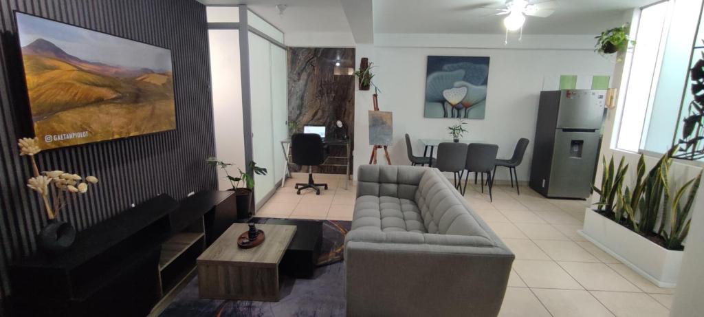 Posezení v ubytování Lima Airport Sumaq Home