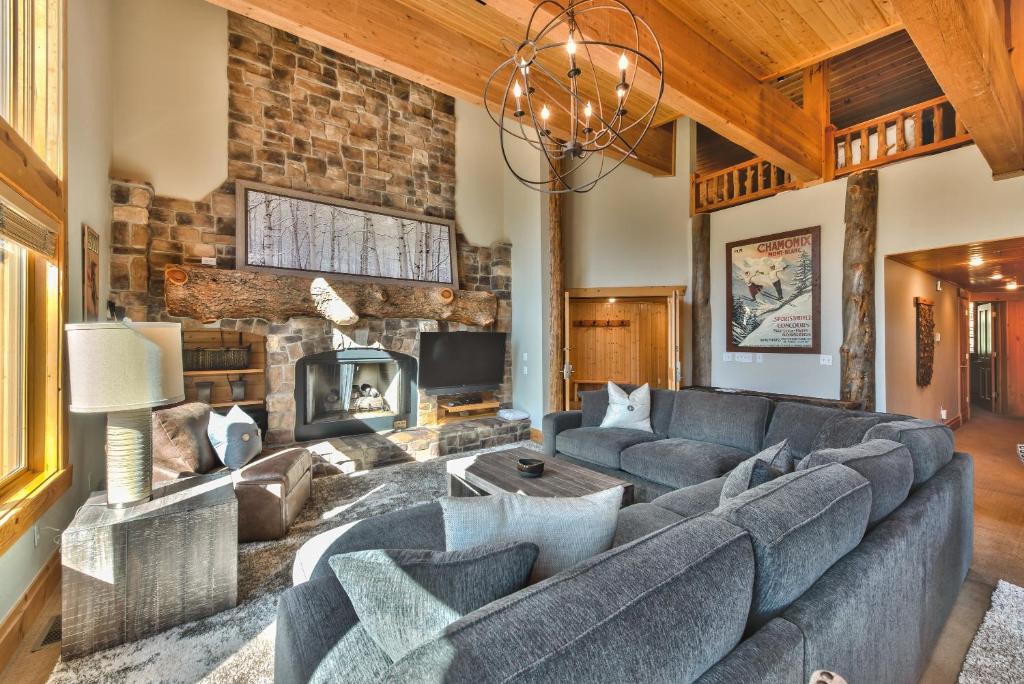 Curated visual reference: Gallery Detail: Modern Resort Amenities Luxury Design At Deer Valley Black Bear