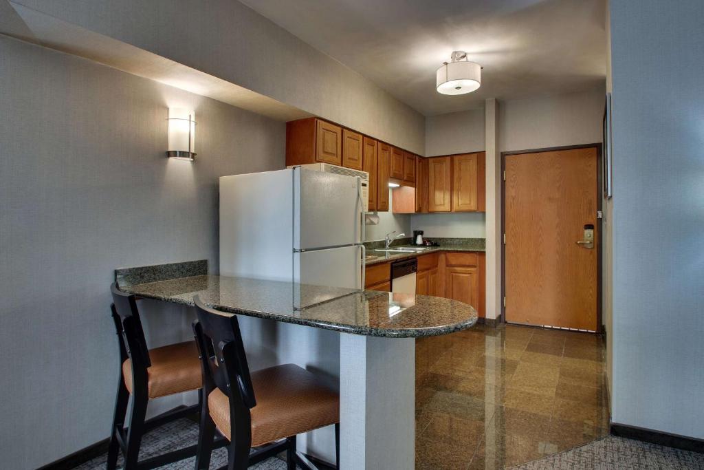 Drury Inn & Suites San Antonio Northwest Medical Center - Habitación Queen Con Sofá Cama Y Cocina