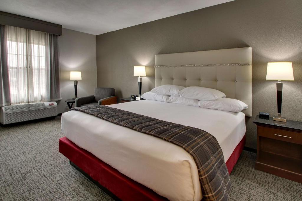 Drury Inn & Suites San Antonio Northwest Medical Center - Deluxe King Room