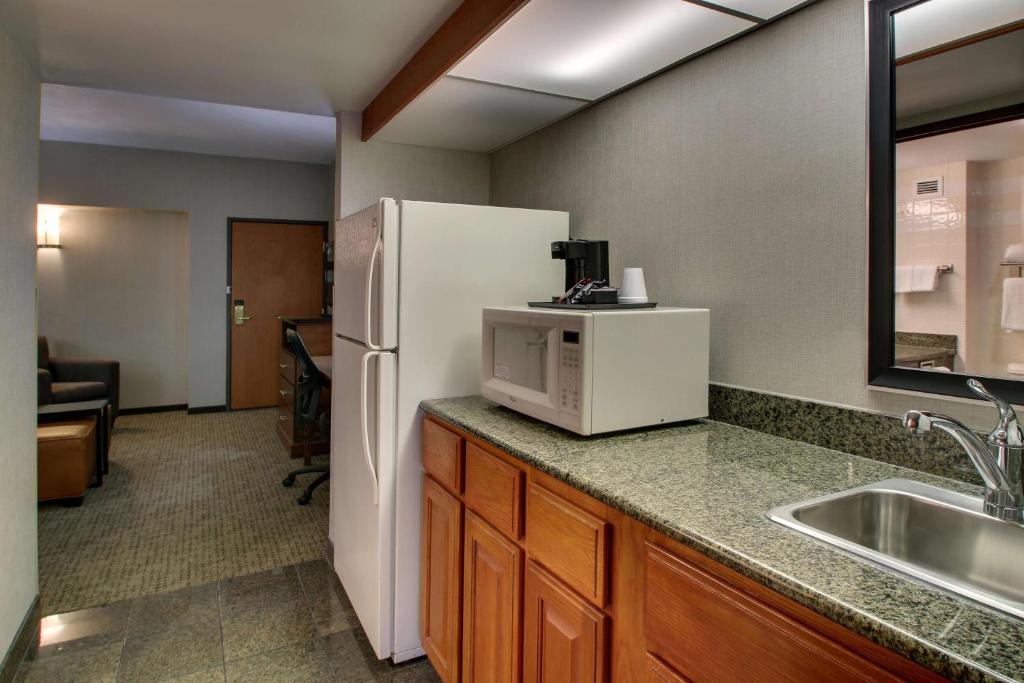 Drury Inn & Suites San Antonio Northwest Medical Center - Suite Queen Con Dos Camas Queen