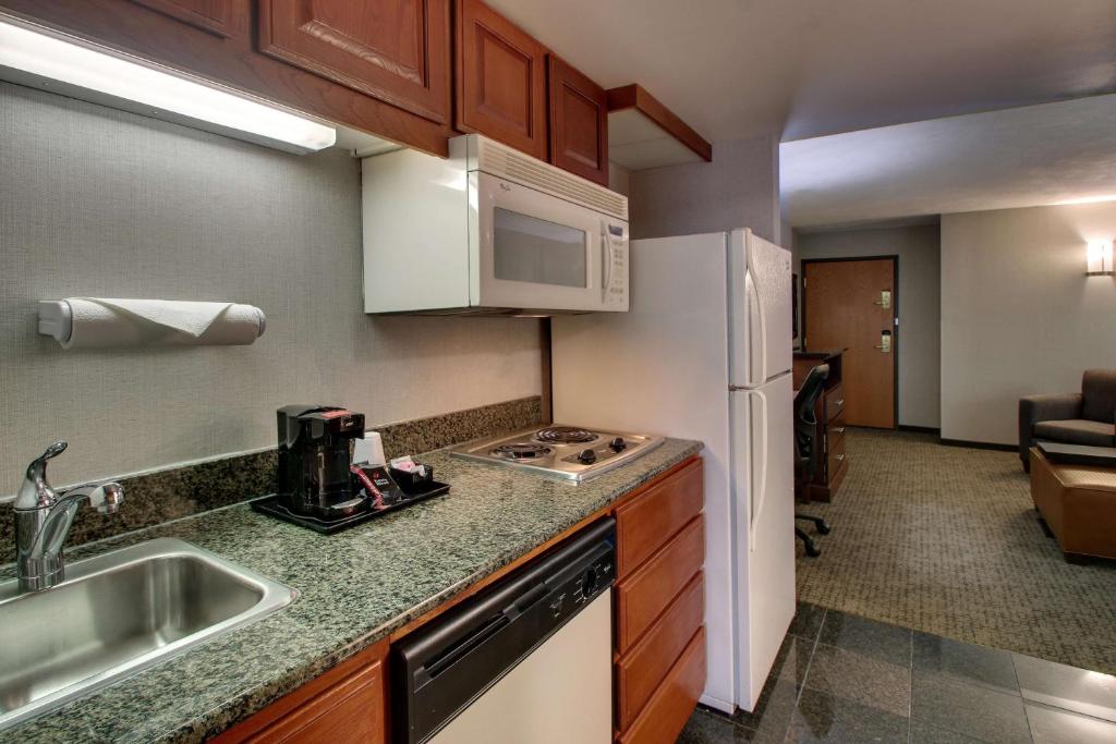 Drury Inn & Suites San Antonio Northwest Medical Center - Suite Superior Queen Con Cocina