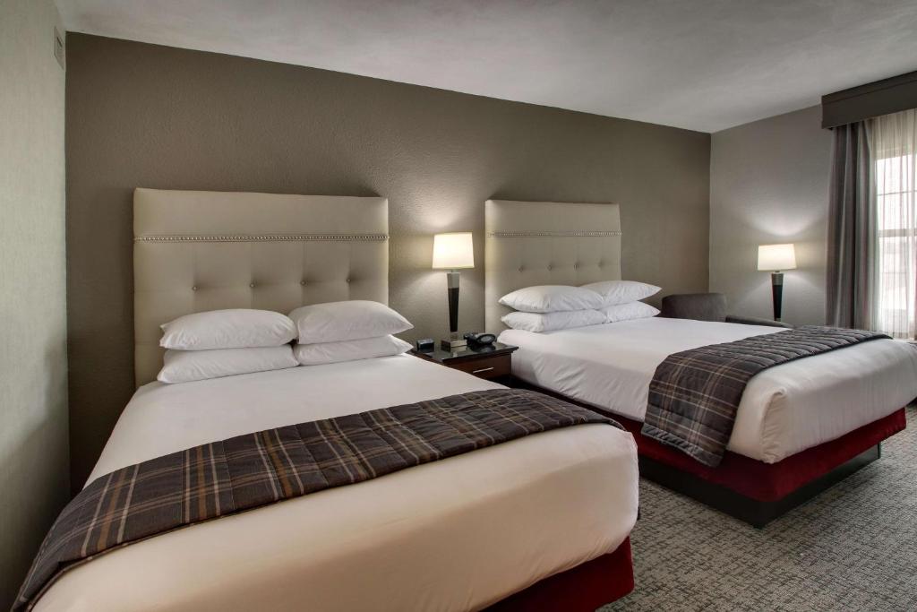 Drury Inn & Suites San Antonio Northwest Medical Center - Deluxe Queen Room Con Dos Camas Queen