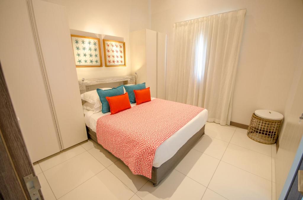 Postel nebo postele na pokoji v ubytování L'Escale 3 bedrooms Sea View and Beachfront Suite by Dream Escapes