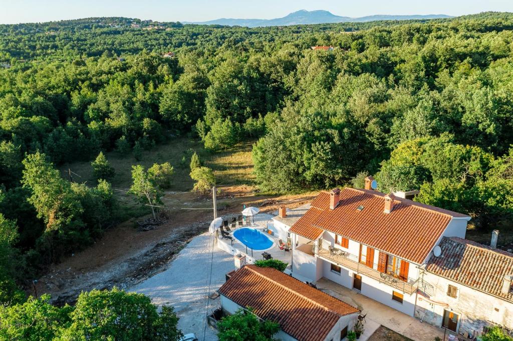 Apartments with swimming pool Labin - 23022