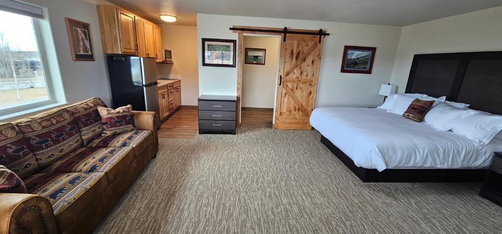 Eagle River Lodge - Suite With Mountain View