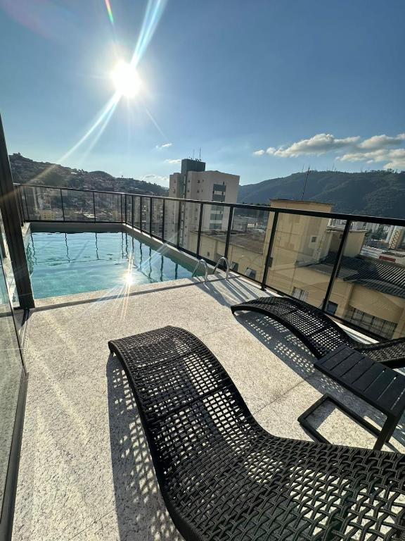 Bazén v ubytování Studio central com lazer e spa nebo v jeho okolí