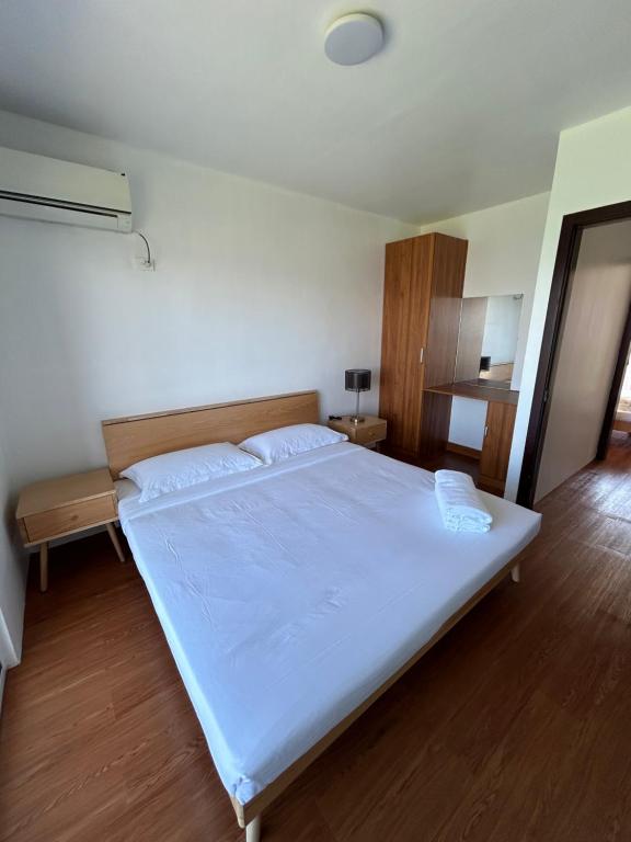 Postel nebo postele na pokoji v ubytování Easy Apt