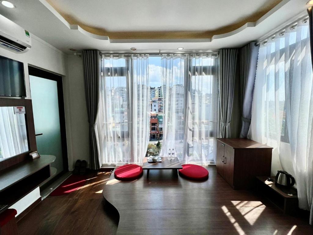 Khu vực ghế ngồi tại Le Tuan Minh Hotel