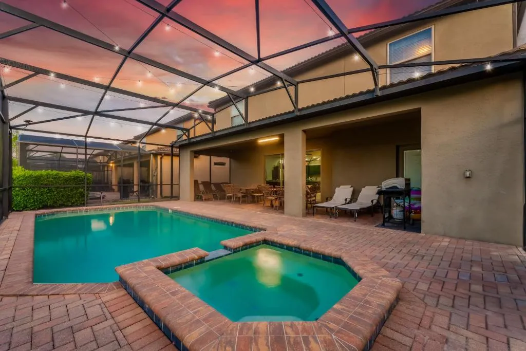 Villa w private pool & water park