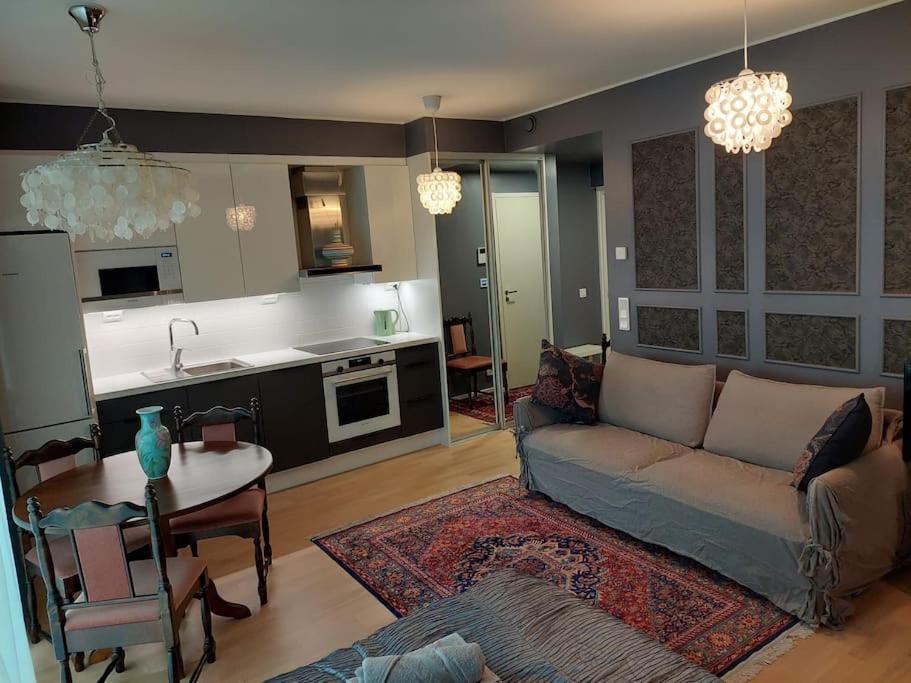 Η κουζίνα ή μικρή κουζίνα στο Helsinki-Pasilan Helmi