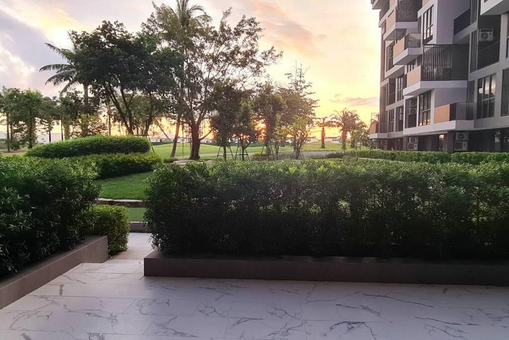 Vườn quanh Laguna Skypark, 2 bedrooms & large terrace with golf view