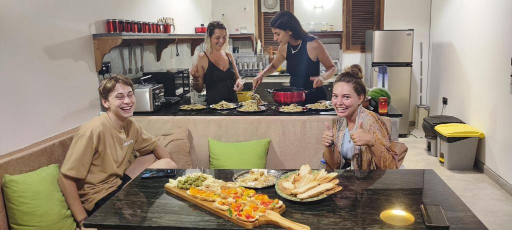 Jídlo v hostelu nebo okolí