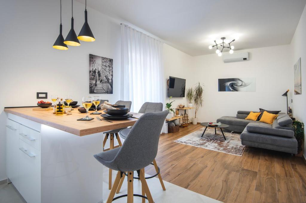 a kitchen and living room with a table and chairs at Lux Maximus in Pula