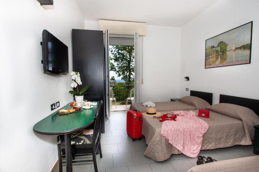TV a/nebo společenská místnost v ubytování Hotel La Torretta Bramante