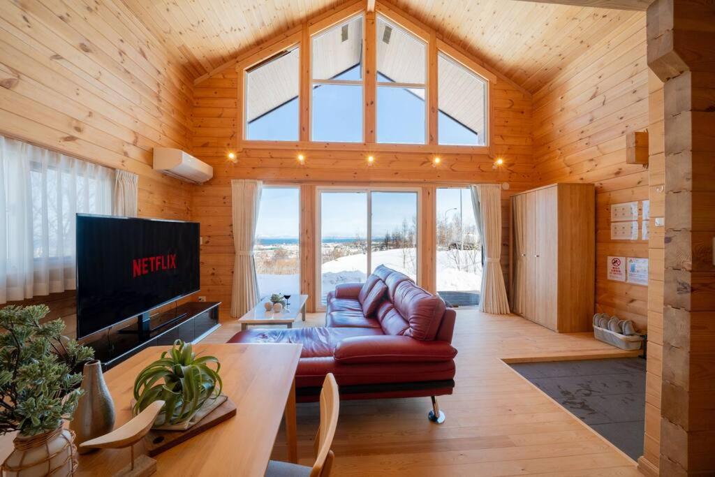 The Crestview Lodge