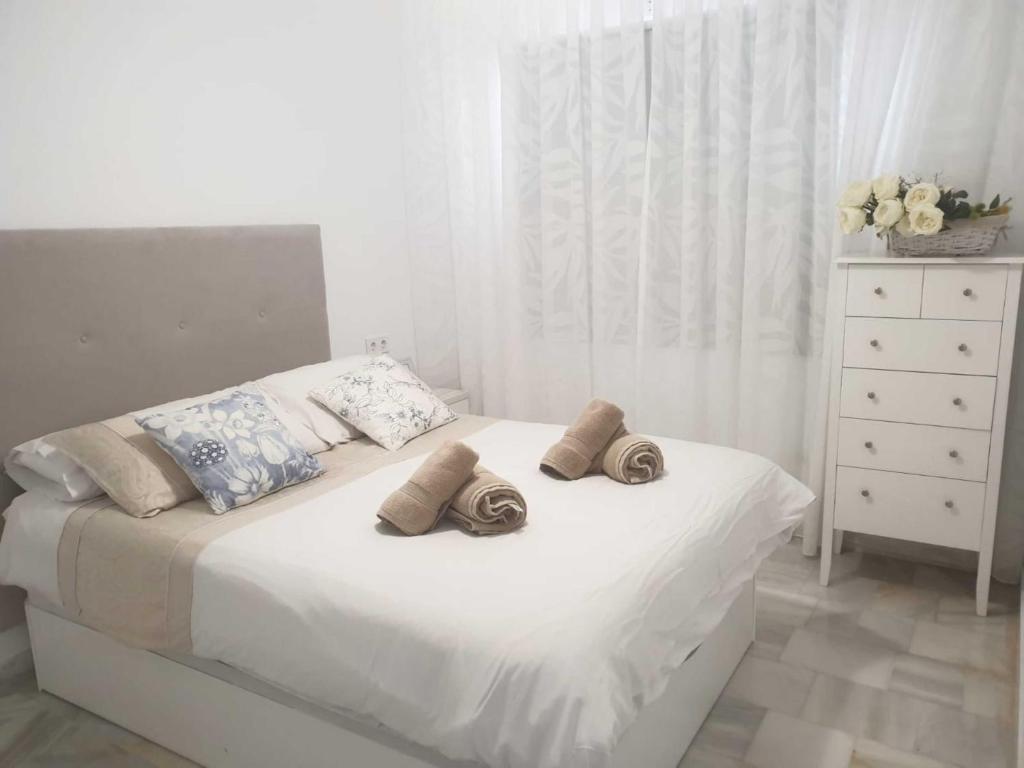Postel nebo postele na pokoji v ubytování Mirador De Mijas Penthouse Apt Blq 2