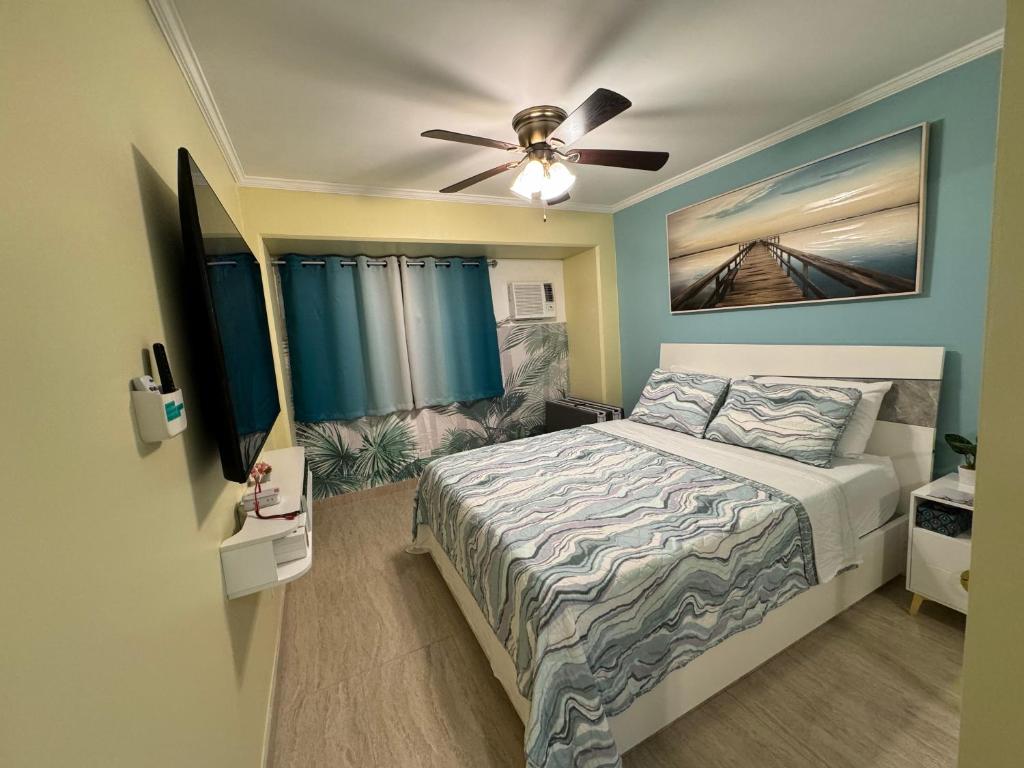 Aloha Waikiki Condo 2Beds, 2Baths, Free Parking.にあるベッド