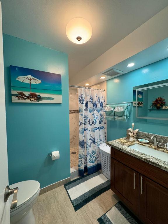 Aloha Waikiki Condo 2Beds, 2Baths, Free Parking.にあるバスルーム