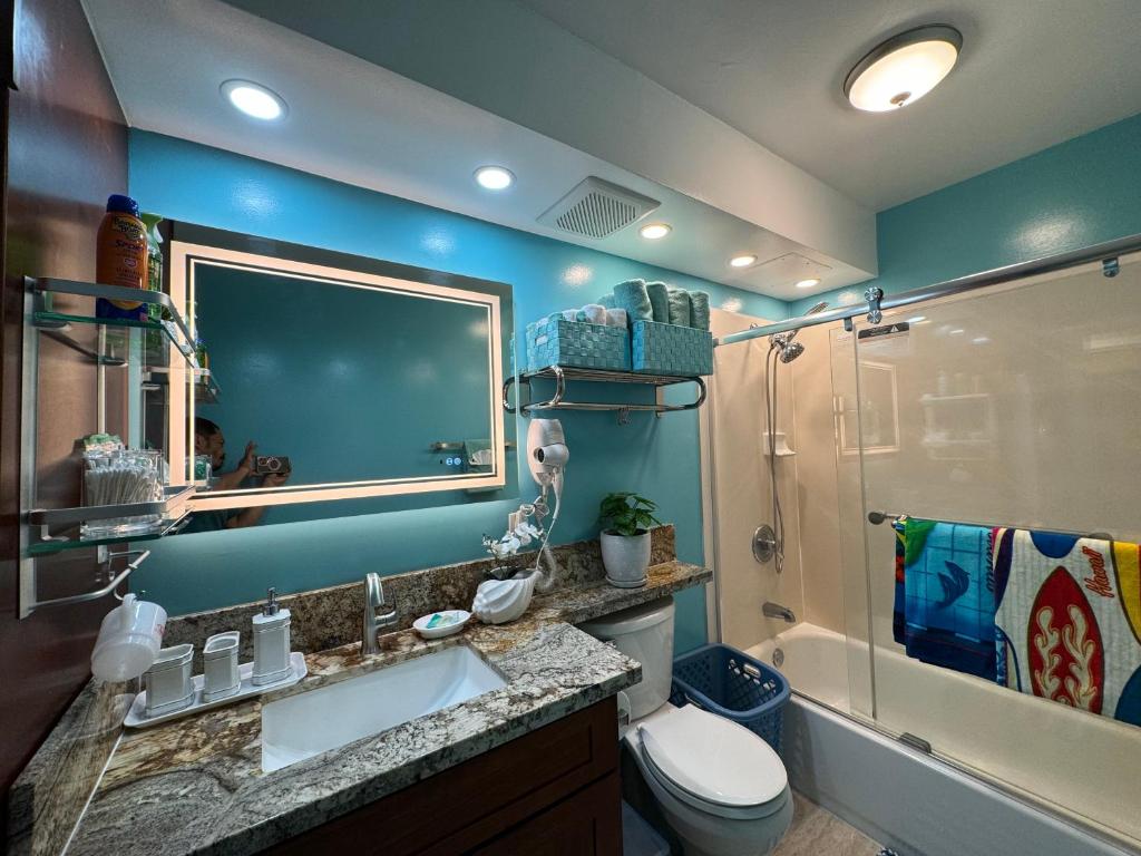 Aloha Waikiki Condo 2Beds, 2Baths, Free Parking.にあるバスルーム