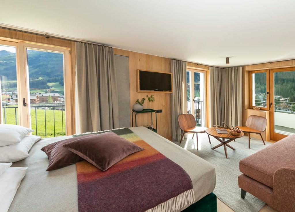 Postel nebo postele na pokoji v ubytování Hotel Schranz - Ski In & Ski Out