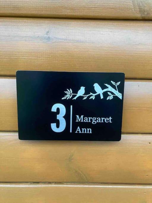 Certifikát, hodnocení, plakát nebo jiný dokument vystavený v ubytování Margaret Ann Chalet