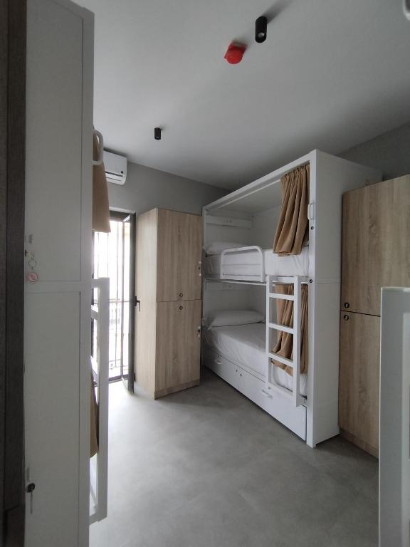 Kuchyň nebo kuchyňský kout v ubytování Sweet Sevilla Hostel