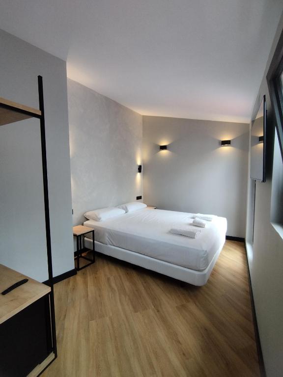 Postel nebo postele na pokoji v ubytování Sweet Sevilla Hostel